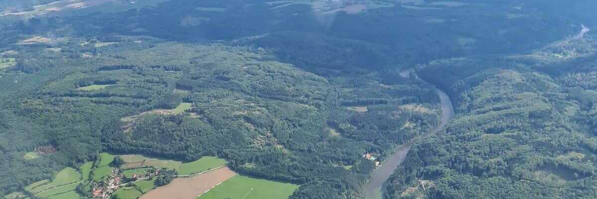 Flugwegposition um 13:29:56: Aufgenommen in der Nähe von Okres České Budějovice, Tschechien in 1579 Meter